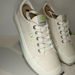 Cariuma OCA Low Off-White Canvas Sneakers Women’s 7.5 Sustainable Shoes